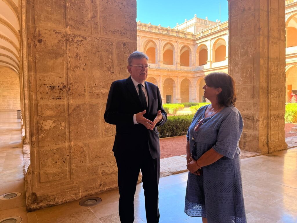Ximo Puig es reuneix amb la presidenta de l’AVL per mostrar el seu suport institucional a l’Acadèmia